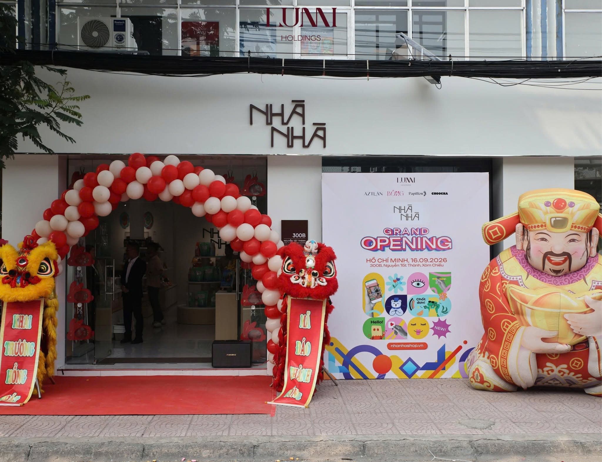 Mặt tiền NHÀ NHÀ SHOP trong ngày khai trương 16.09.2026