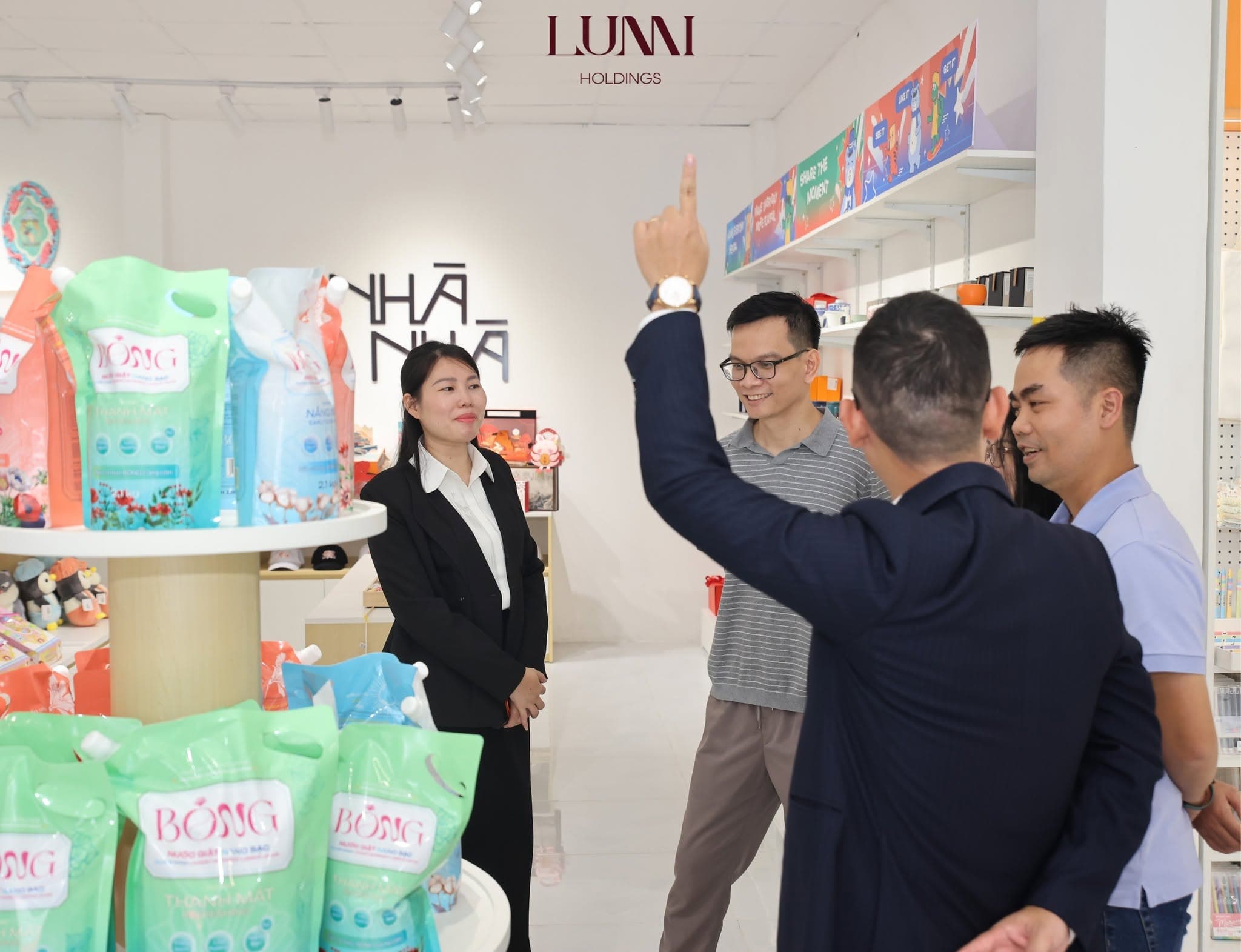 Các sản phẩm nước giặt BÔNG trưng bày trang trọng tại NHÀ NHÀ SHOP