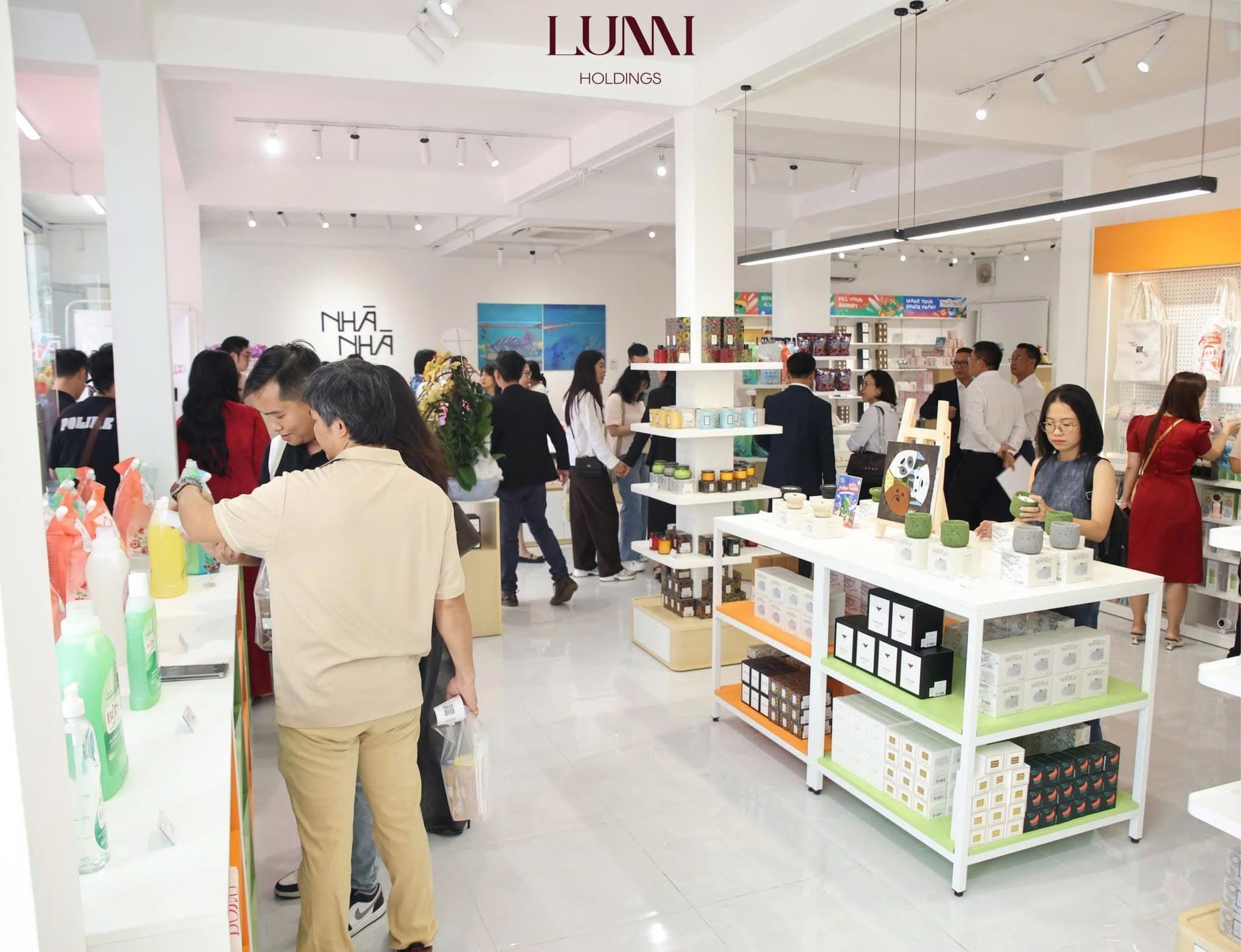 Toàn cảnh không gian mua sắm và trải nghiệm tại NHÀ NHÀ SHOP
