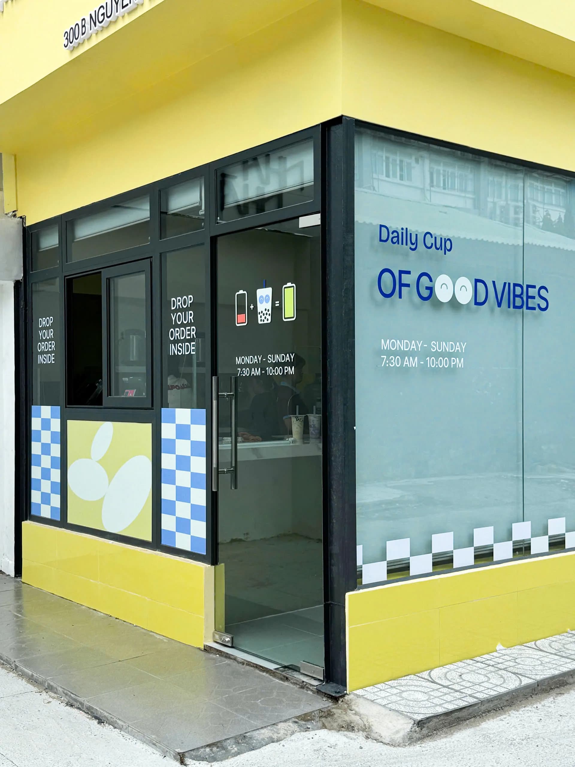 Cửa kính Daily Cup of Good Vibes