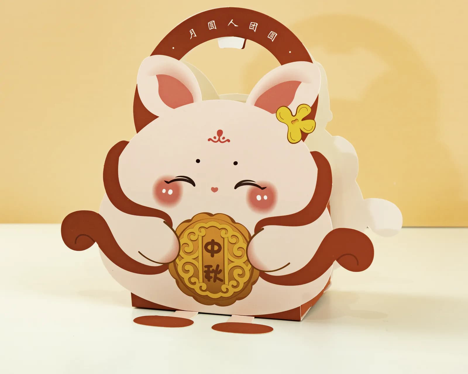 PAPILLON panda gift box closed view