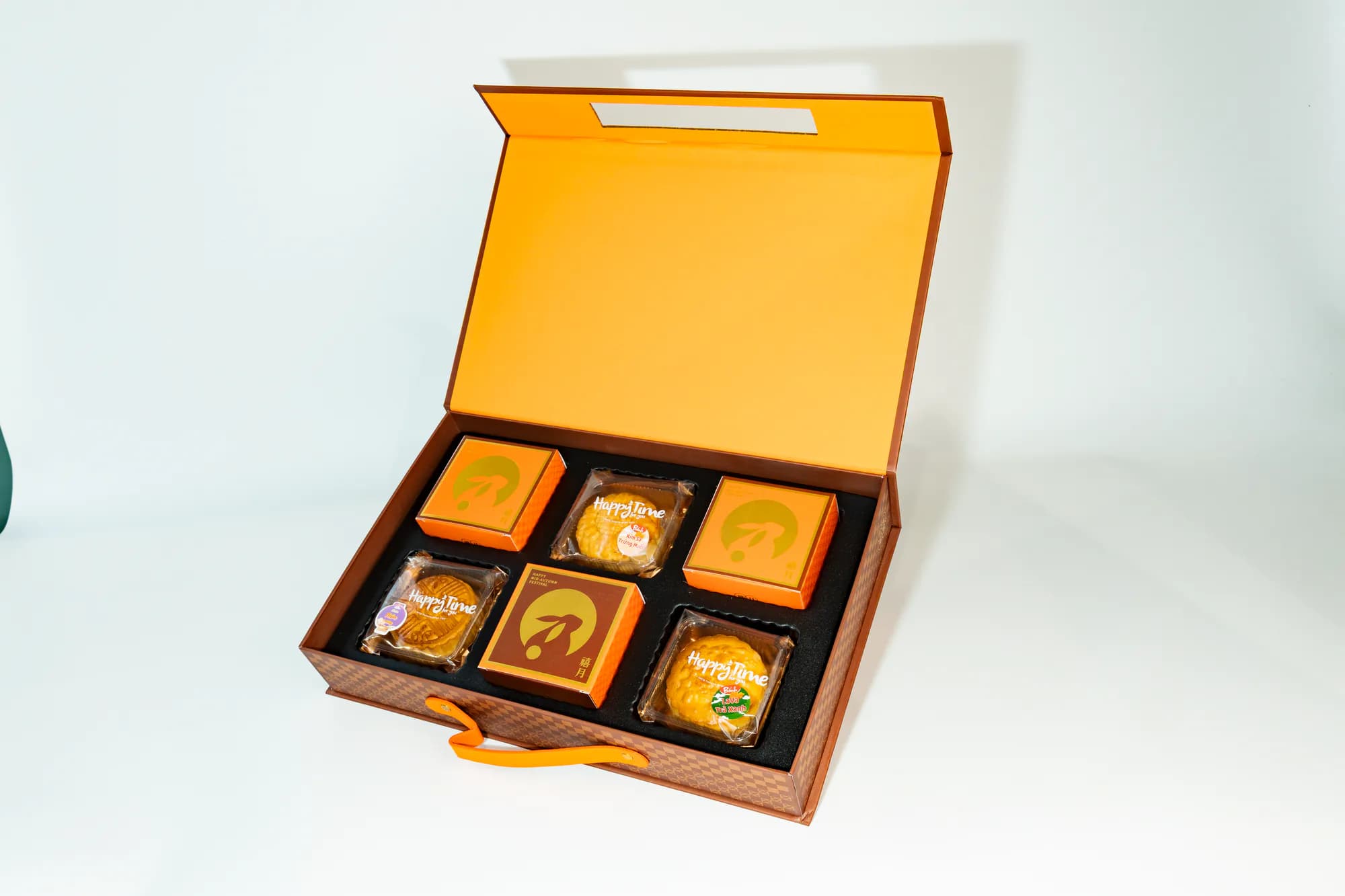 PAPILLON tranquil tea service and mooncake